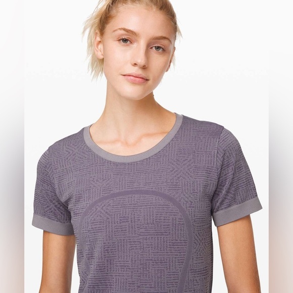 LULULEMON | Swiftly Relaxed Short Sleeve purple Quartz  / Violet Gray Athletic - Picture 6 of 6